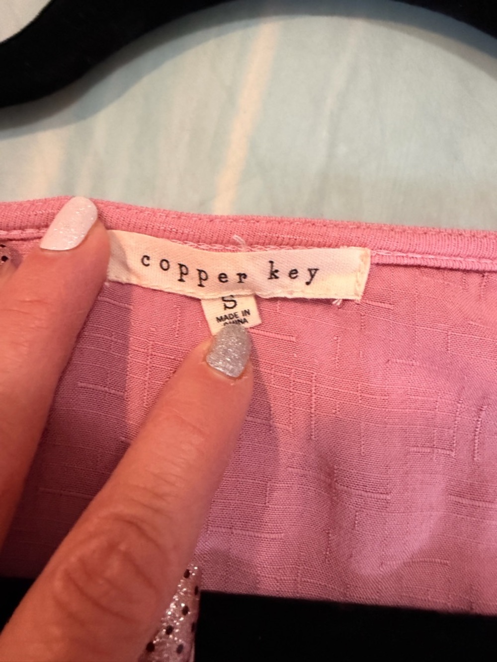 Copper Key Boho soft pink vneck- size small - Picture 2 of 5
